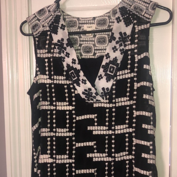 Tiny by Anthropologie size M sleeveless top embroidered black and white - Picture 3 of 9